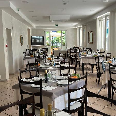 Hotel Monti Riccione Esterno foto