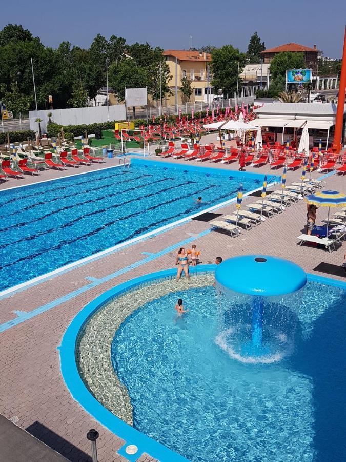 Hotel Monti Riccione Esterno foto