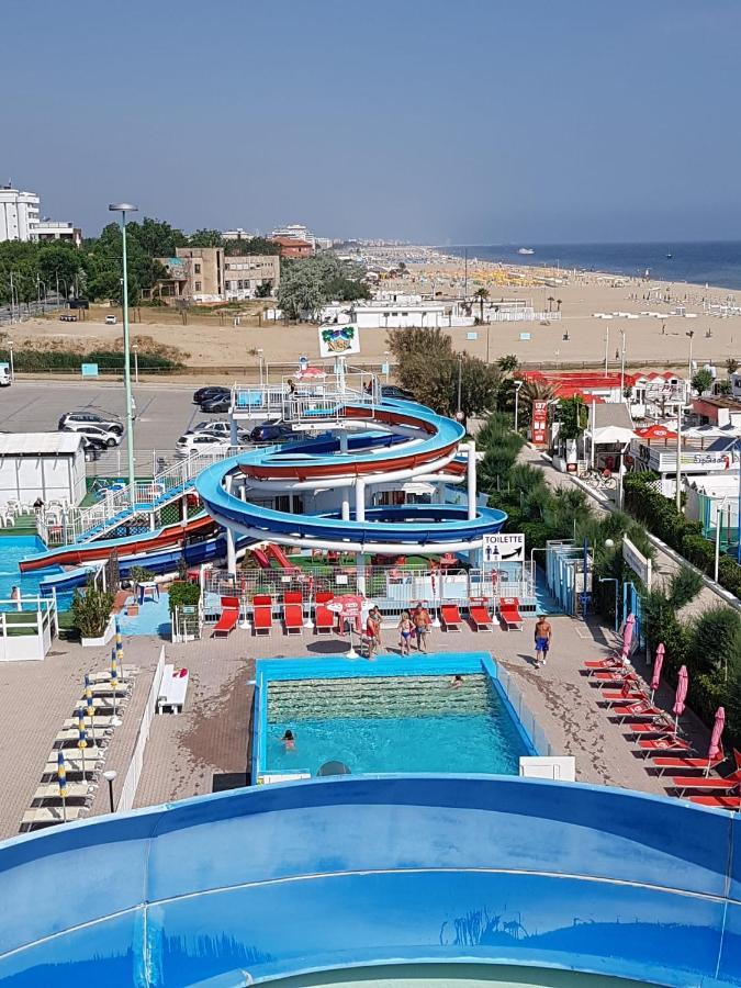 Hotel Monti Riccione Esterno foto