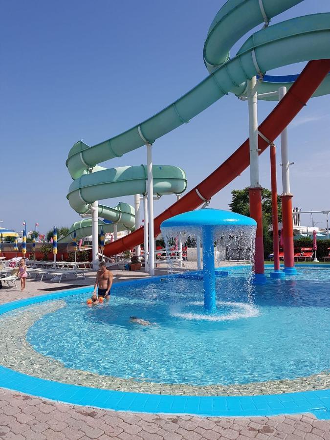 Hotel Monti Riccione Esterno foto