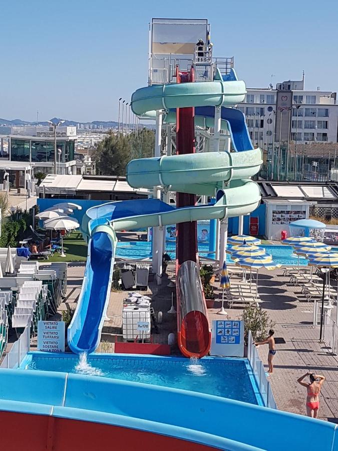 Hotel Monti Riccione Esterno foto