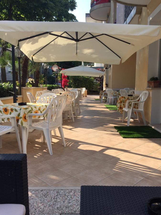 Hotel Monti Riccione Esterno foto