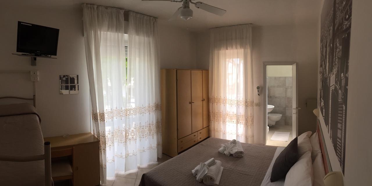 Hotel Monti Riccione Esterno foto