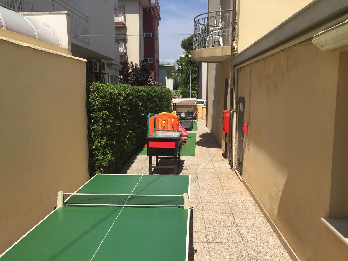 Hotel Monti Riccione Esterno foto
