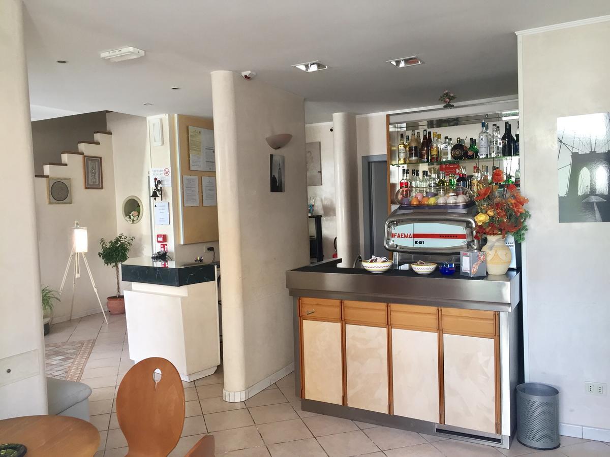 Hotel Monti Riccione Esterno foto