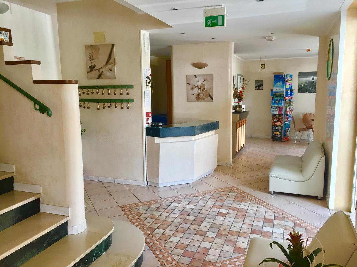 Hotel Monti Riccione Esterno foto