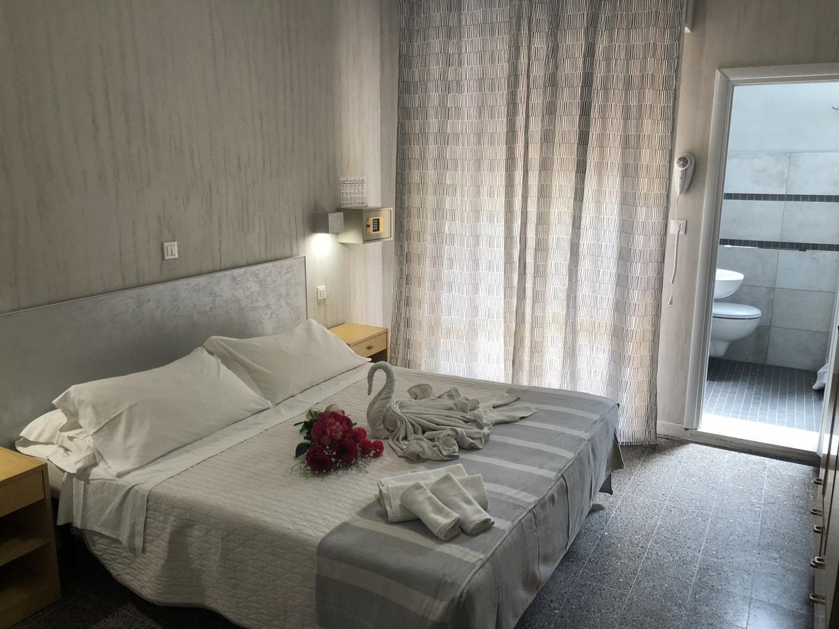 Hotel Monti Riccione Esterno foto