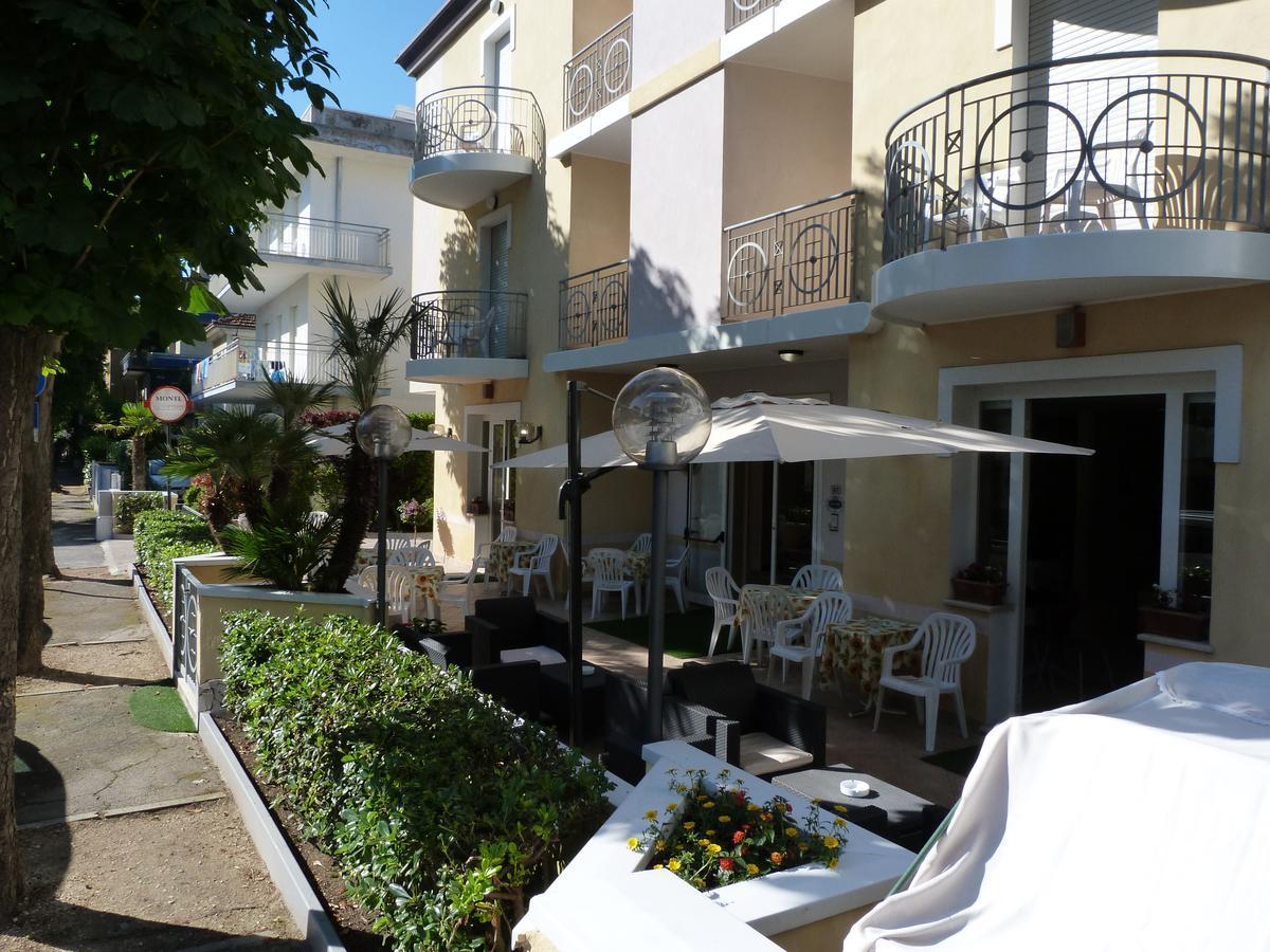 Hotel Monti Riccione Esterno foto