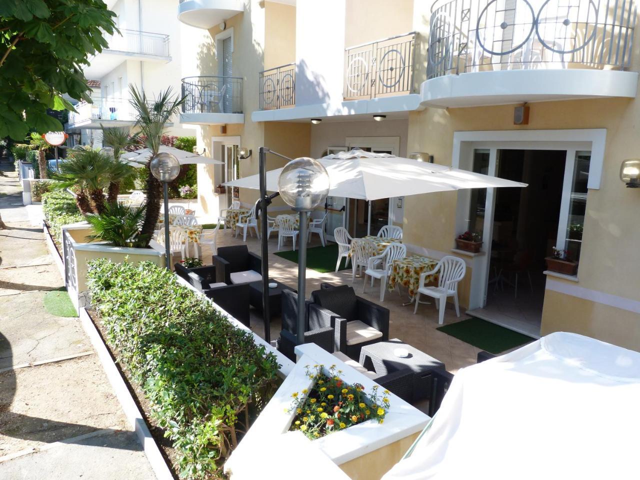 Hotel Monti Riccione Esterno foto