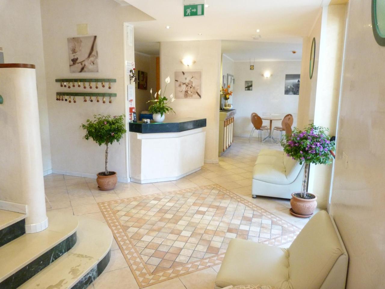 Hotel Monti Riccione Esterno foto