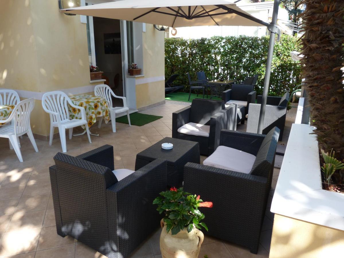 Hotel Monti Riccione Esterno foto