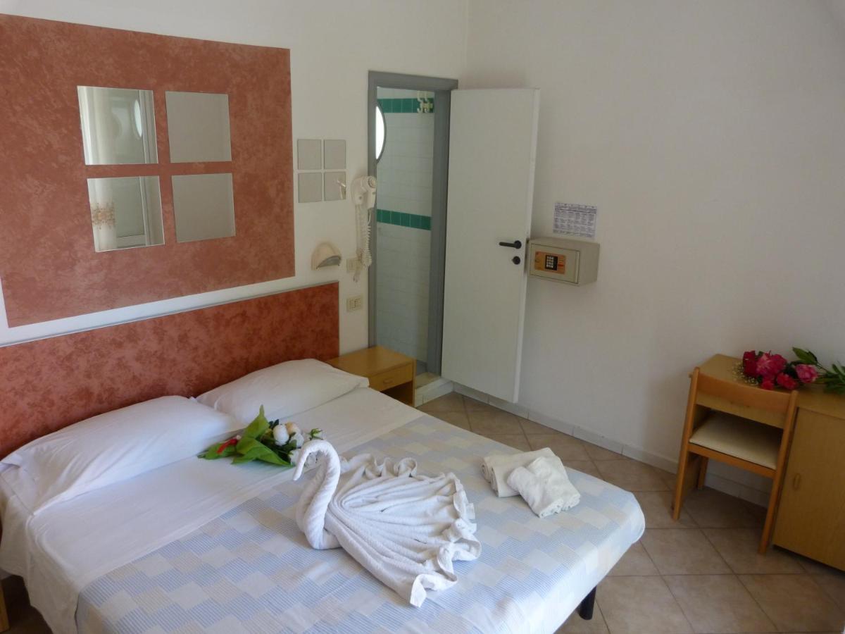 Hotel Monti Riccione Esterno foto
